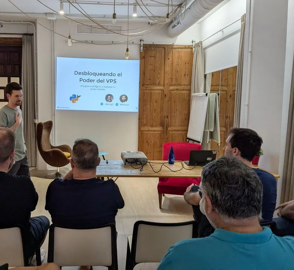 Público en una charla de Python Valencia